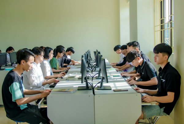 Adéquation formation-emploi : comment mieux préparer les étudiants aux besoins du marché en 2026